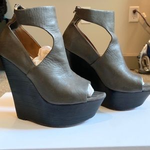 L.A.M.B by Gwen Stefani High Platform Wedge!
